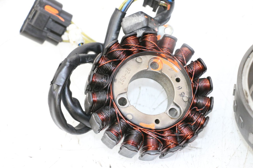 photo de LICHTMASCHINE PEUGEOT SATELIS 125 (2013 - 2018) - Weitere Ansicht des Artikels