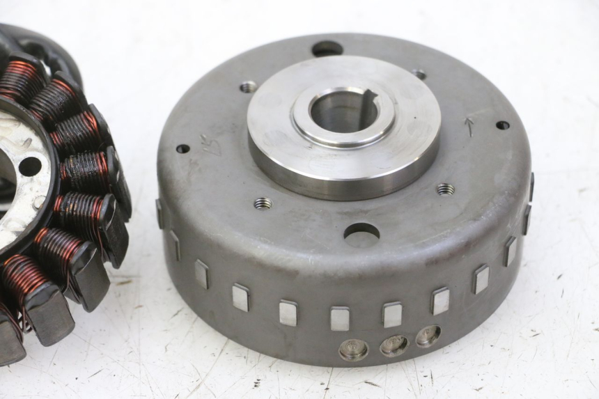 photo de LICHTMASCHINE PEUGEOT SATELIS 125 (2013 - 2018) - Technische Nahaufnahme