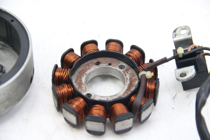 photo de ROTOR STATOR APRILIA SCARABEO 4T 50 (2009 - 2017) - Detailansicht des Bauteils