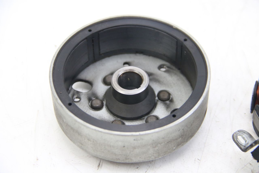 photo de ROTOR STATOR APRILIA SCARABEO 4T 50 (2009 - 2017) - Zoom auf Gebrauchszustand