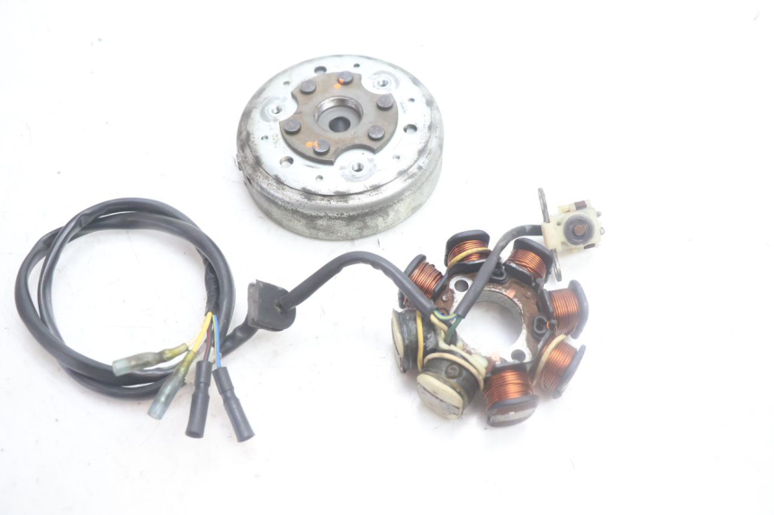 photo de LICHTMASCHINE HONDA SCV LEAD 100 (2003 - 2007) - Hauptansicht
