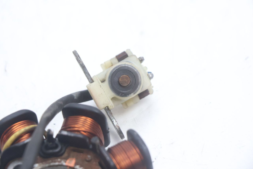 photo de LICHTMASCHINE HONDA SCV LEAD 100 (2003 - 2007) - Details der Befestigungspunkte