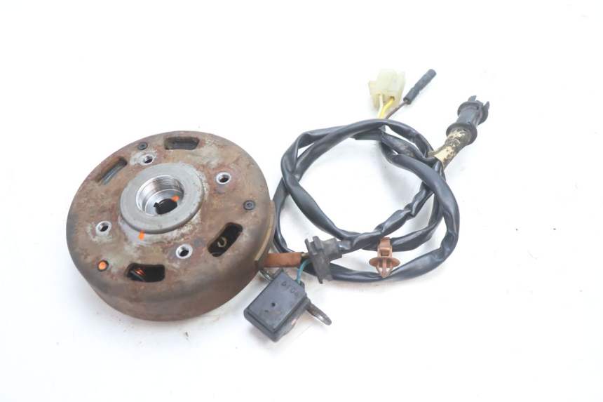 photo de LICHTMASCHINE PEUGEOT SPEEDFIGHT 2 AC 50 (2000 - 2009) - Zoom auf Gebrauchszustand