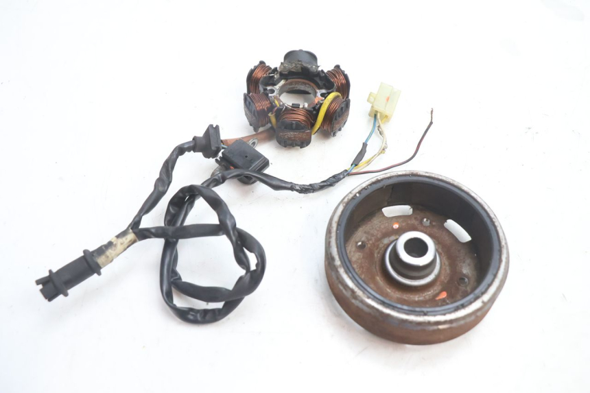 photo de LICHTMASCHINE PEUGEOT SPEEDFIGHT 2 AC 50 (2000 - 2009) - Detailansicht des Bauteils