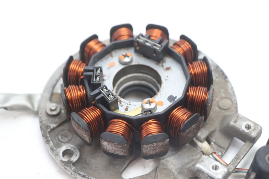 photo de LICHTMASCHINE MBK STUNT NAKED 50 (2004 - 2018) - Gesamtansicht des Produkts