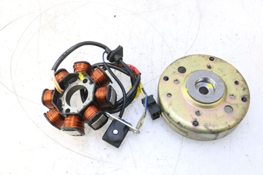 photo de LICHTMASCHINE KYMCO SUPER 8 2T 50 (2007 - 2013) - Hauptansicht