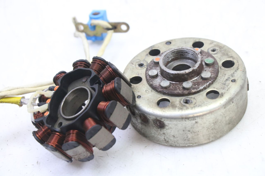 photo de LICHTMASCHINE PIAGGIO SUPER LX 125 (2000 - 2003) - Technische Nahaufnahme