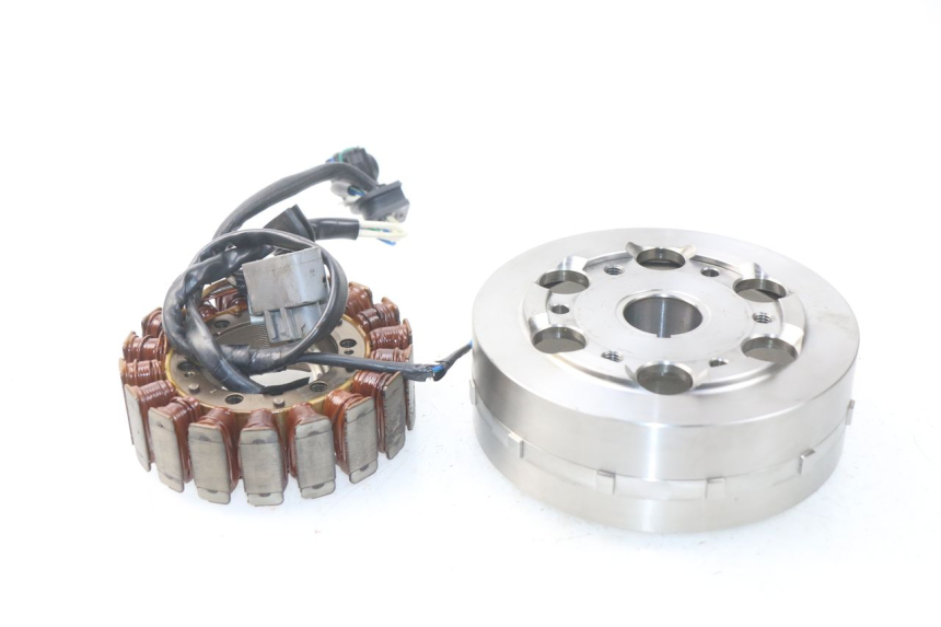 photo de LICHTMASCHINE YAMAHA TDM ABS 900 (2002 - 2014) - Technische Nahaufnahme