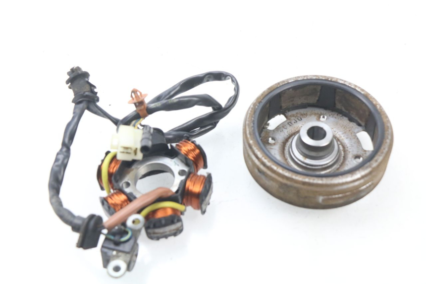 photo de LICHTMASCHINE PEUGEOT TREKKER TKR 50 (2005 - 2014) - Alternative Perspektive