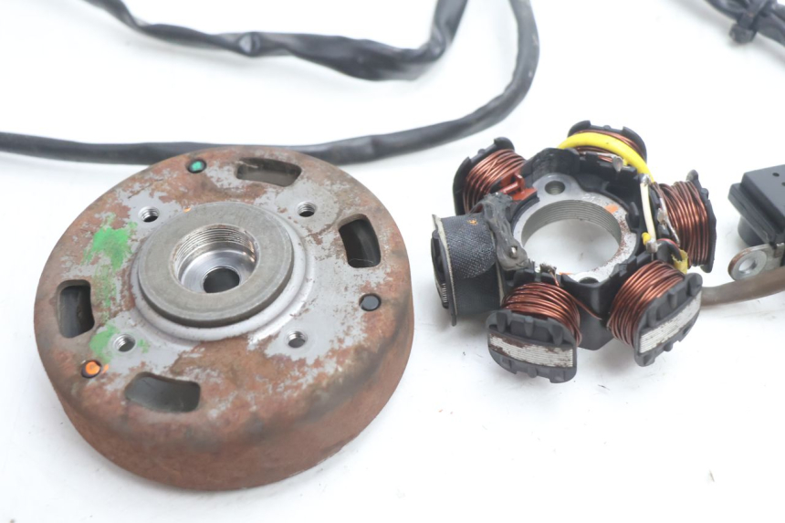 photo de LICHTMASCHINE PEUGEOT TREKKER 50 (1995 - 2004) - Technische Nahaufnahme