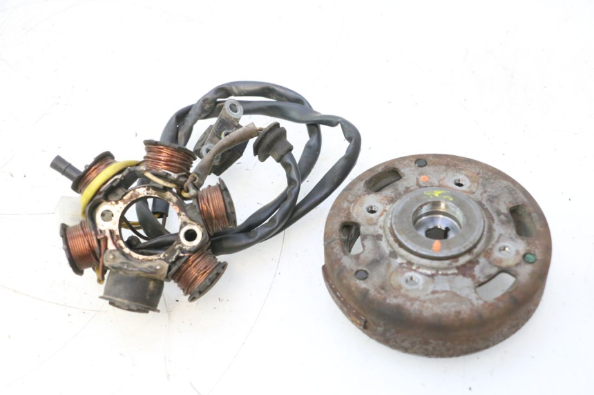 photo de LICHTMASCHINE PEUGEOT TREKKER 50 (1995 - 2004) - Hauptansicht