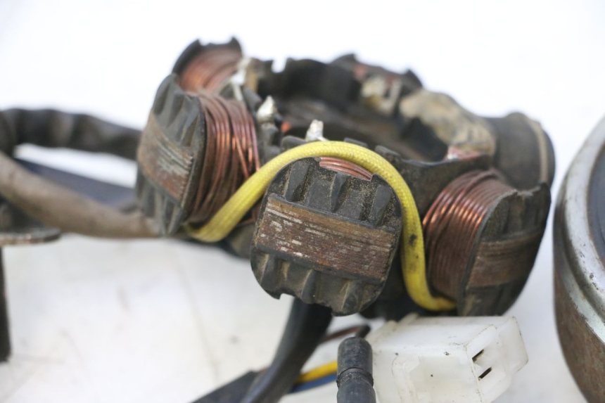 photo de LICHTMASCHINE PEUGEOT TREKKER 50 (1995 - 2004) - Weitere Ansicht des Artikels