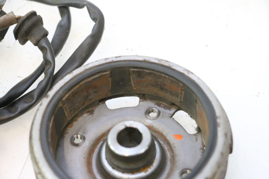 photo de LICHTMASCHINE PEUGEOT TREKKER 50 (1995 - 2004) - Zoom auf Komponenten