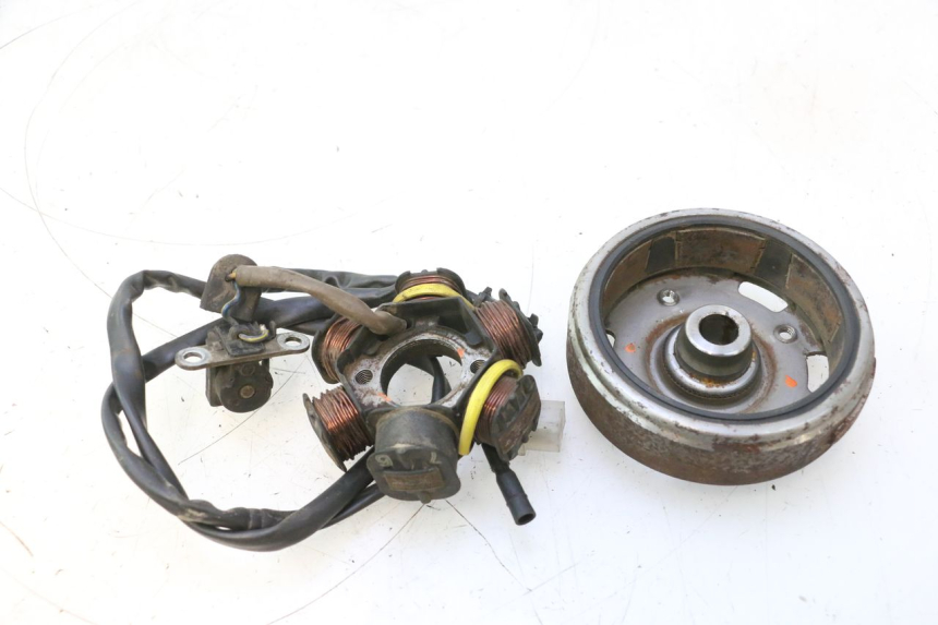 photo de LICHTMASCHINE PEUGEOT TREKKER 50 (1995 - 2004) - Oberflächenzustand und Material