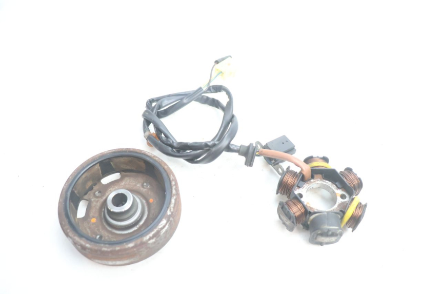 photo de LICHTMASCHINE PEUGEOT TREKKER 50 (1995 - 2004) - Detailansicht des Bauteils