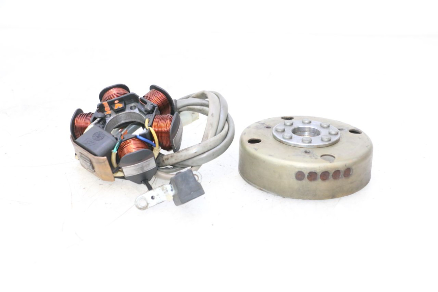 photo de LICHTMASCHINE PIAGGIO TYPHOON 50 (2000 - 2009) - Weitere Ansicht des Artikels