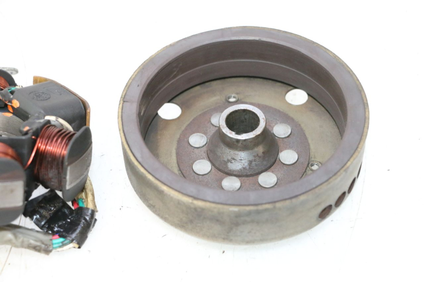 photo de LICHTMASCHINE PIAGGIO TYPHOON 50 (2000 - 2009) - Oberflächenzustand und Material