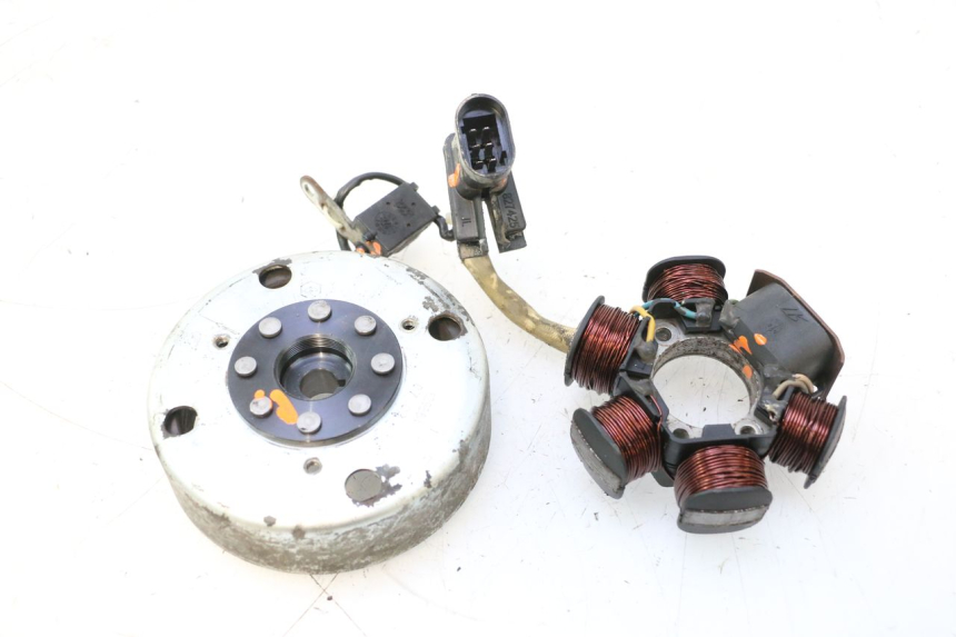 photo de LICHTMASCHINE PIAGGIO TYPHOON 50 (2000 - 2009) - Hauptansicht