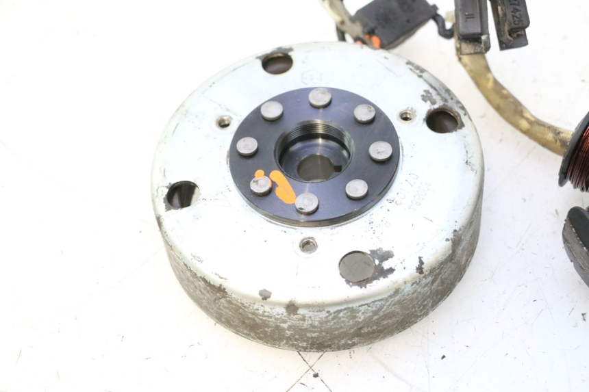 photo de LICHTMASCHINE PIAGGIO TYPHOON 50 (2000 - 2009) - Weitere Ansicht des Artikels