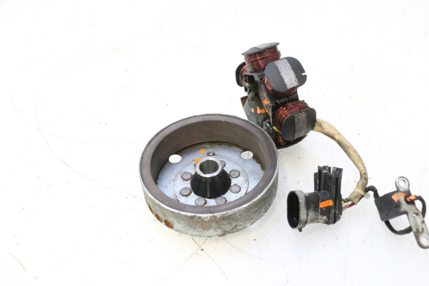 photo de LICHTMASCHINE PIAGGIO TYPHOON 50 (2000 - 2009) - Alternative Perspektive