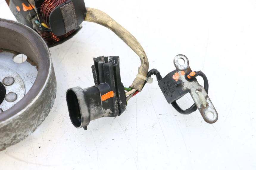 photo de LICHTMASCHINE PIAGGIO TYPHOON 50 (2000 - 2009) - Technische Nahaufnahme