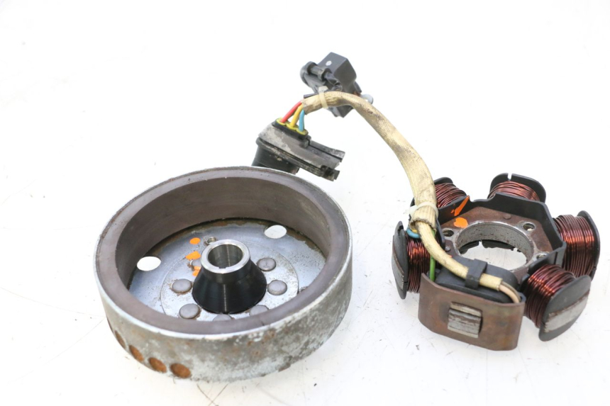 photo de LICHTMASCHINE PIAGGIO TYPHOON 50 (2000 - 2009) - Details der Befestigungspunkte