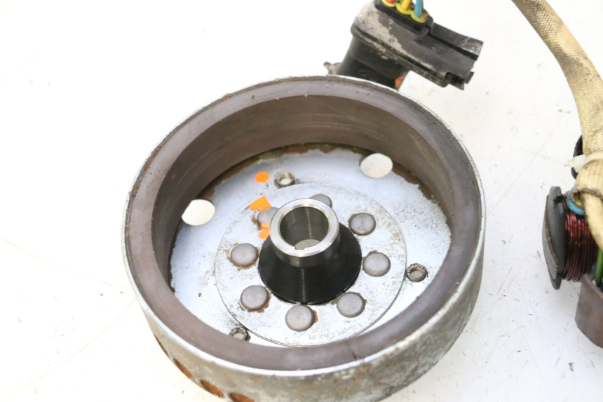 photo de LICHTMASCHINE PIAGGIO TYPHOON 50 (2000 - 2009) - Oberflächenzustand und Material