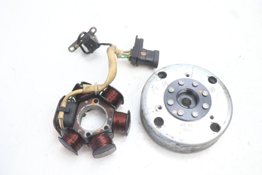 photo de LICHTMASCHINE PIAGGIO TYPHOON 50 (2000 - 2009) - Hauptansicht