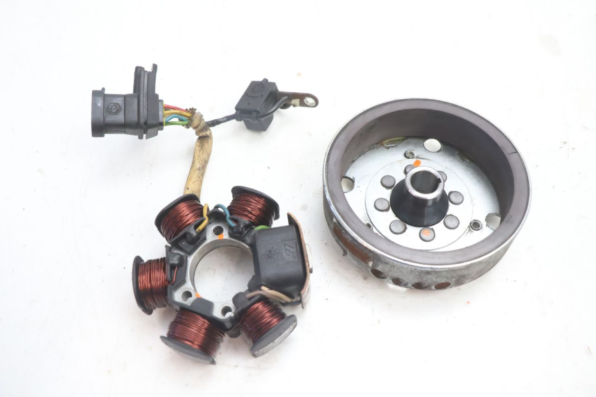 photo de LICHTMASCHINE PIAGGIO TYPHOON 50 (2000 - 2009) - Detailansicht des Bauteils