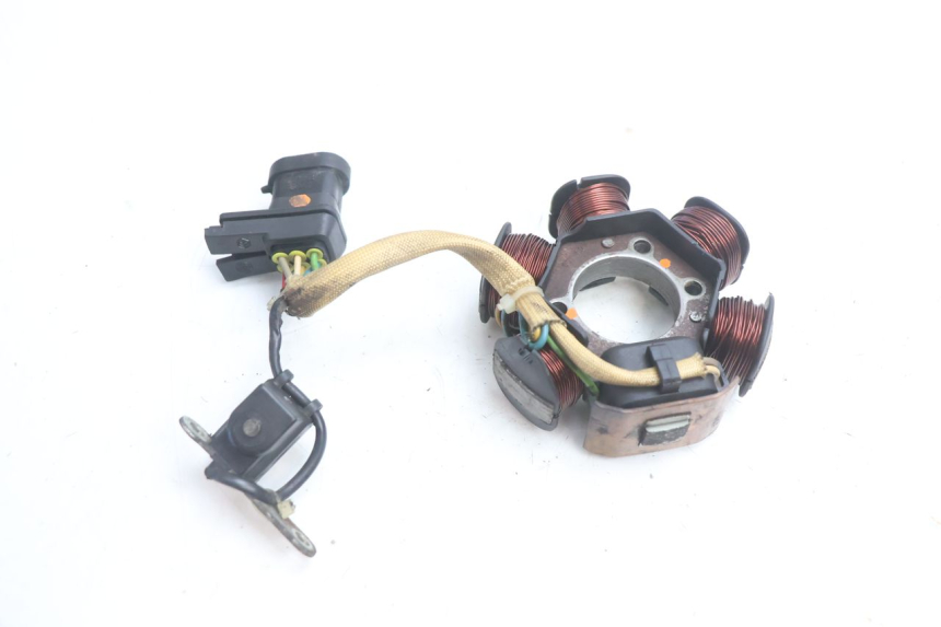 photo de LICHTMASCHINE PIAGGIO TYPHOON 50 (2000 - 2009) - Oberflächenzustand und Material