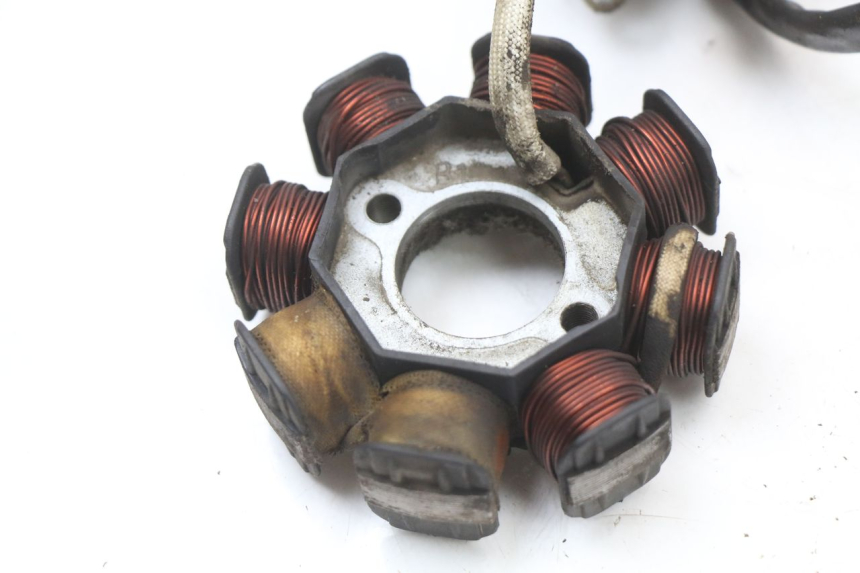 photo de ROTOR STATOR PEUGEOT V-CLIC VCLIC 50 (2007 - 2013) - Details der Befestigungspunkte