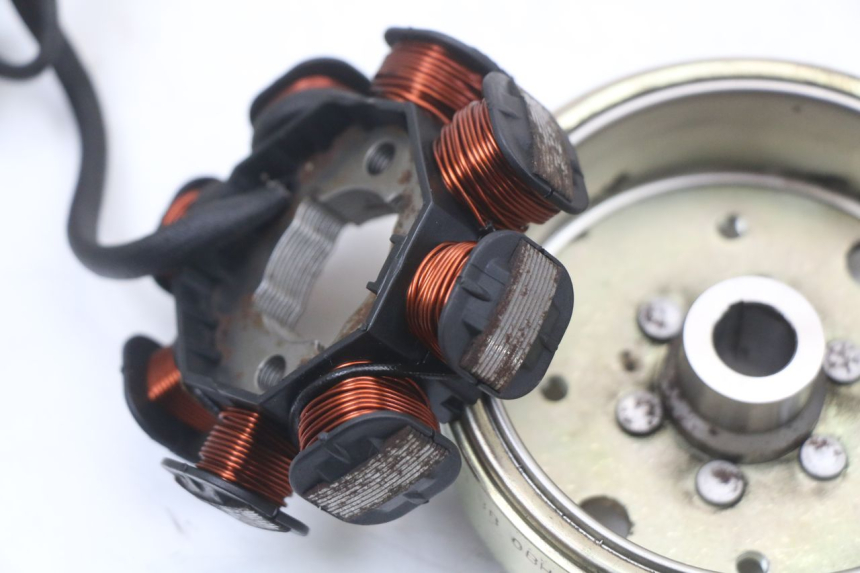 photo de Rotor Stator BEELINE VELOCE 4T 50 (2011 - 2020) - Details der Befestigungspunkte