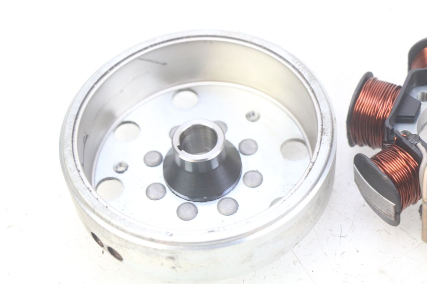 photo de ROTOR STATOR PIAGGIO VESPA LX 2T 50 (2005 - 2013) - Technische Nahaufnahme