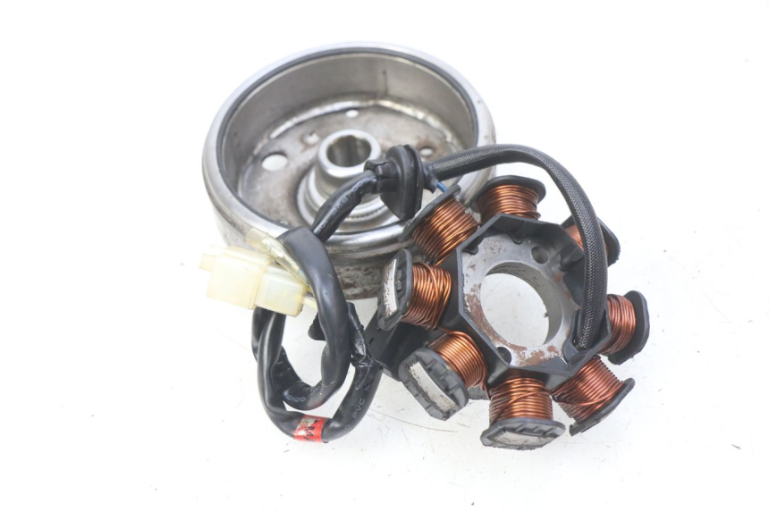 photo de ROTOR STATOR PEUGEOT VIVACITY NEW 4T 50 (2008 - 2017) - Zoom auf Gebrauchszustand