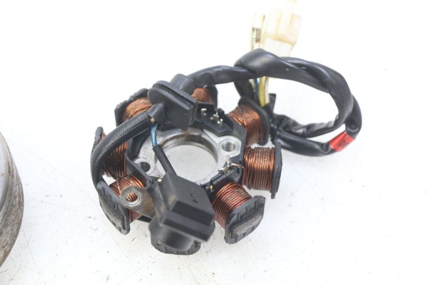 photo de ROTOR STATOR PEUGEOT VIVACITY NEW 4T 50 (2008 - 2017) - Details der Befestigungspunkte