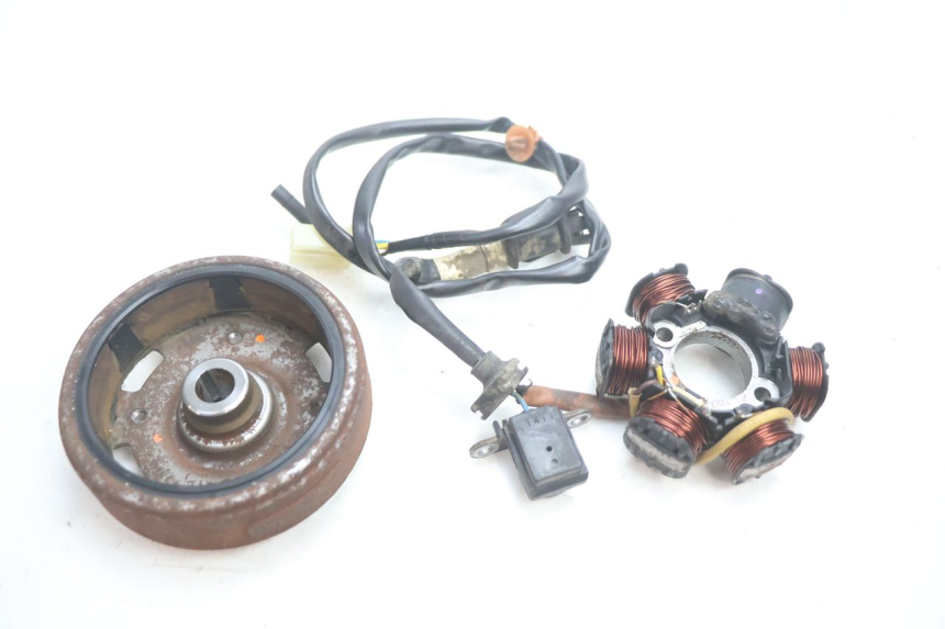 photo de LICHTMASCHINE PEUGEOT VIVACITY 50 (1998 - 2003) - Detailansicht des Bauteils