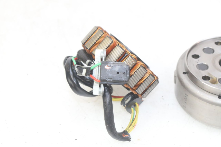 photo de ROTOR STATOR DAELIM VJ ROADWIN FI 125 (2008 - 2017) - Details der Befestigungspunkte