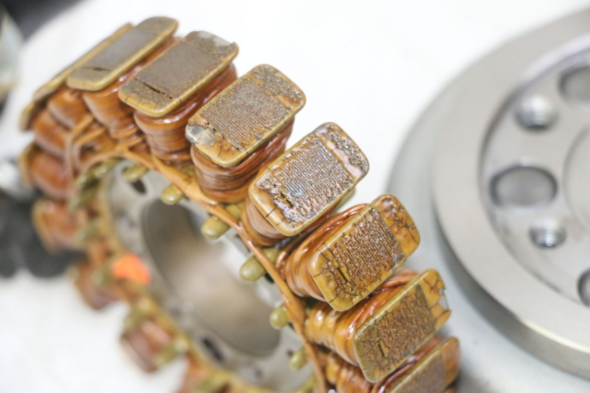 photo de LICHTMASCHINE YAMAHA XMAX X-MAX 125 (2006 - 2009) - Details der Befestigungspunkte