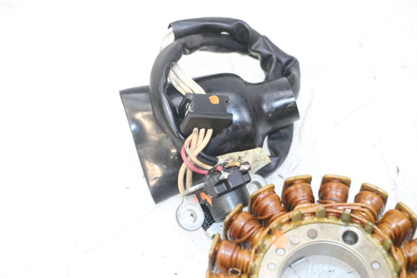 photo de LICHTMASCHINE YAMAHA XMAX X-MAX 125 (2006 - 2009) - Oberflächenzustand und Material