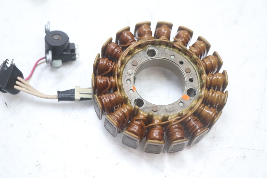 photo de LICHTMASCHINE YAMAHA XMAX X-MAX 125 (2006 - 2009) - Oberflächenzustand und Material