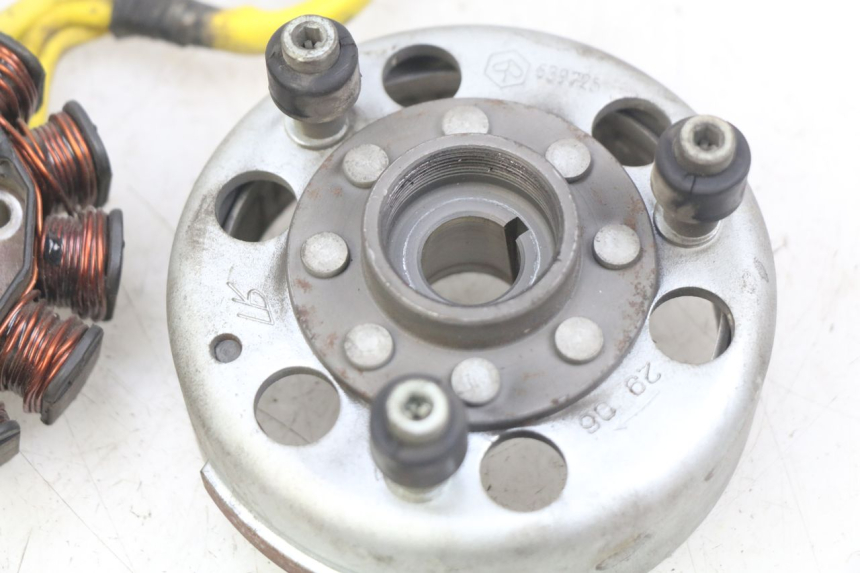 photo de ROTOR STATOR PIAGGIO X8 125 (2004 - 2007) - Oberflächenzustand und Material