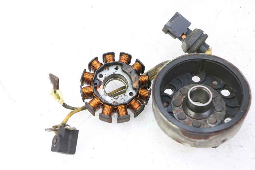 photo de LICHTMASCHINE PIAGGIO X9 EVOLUTION 125 (2003 - 2007) - Oberflächenzustand und Material