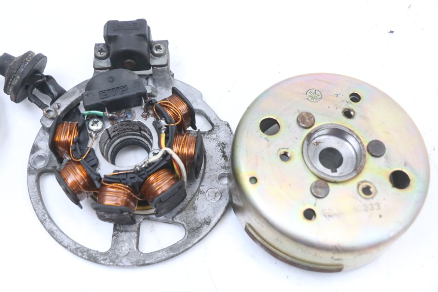 photo de LICHTMASCHINE YAMAHA YE ZEST 50 (1992 - 1998) - Detailansicht des Bauteils