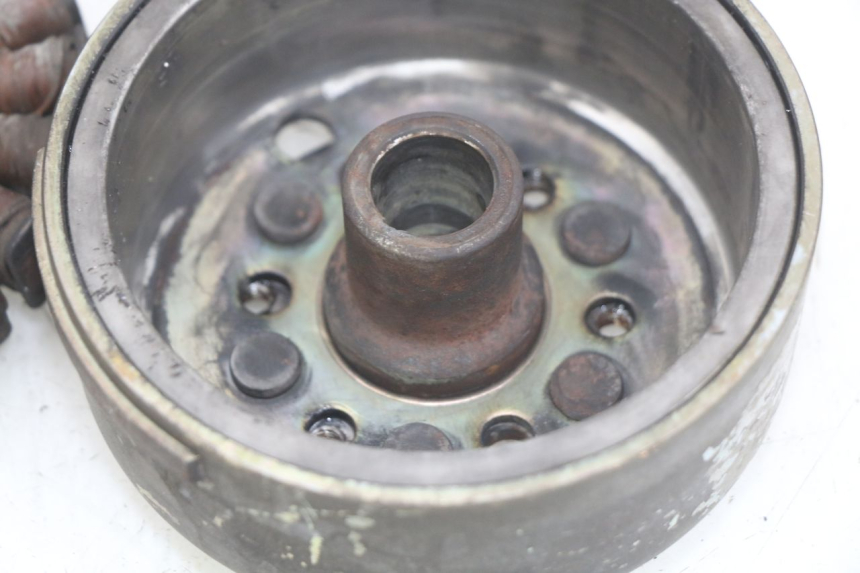 photo de ROTOR STATOR YAMAHA YP MAJESTY 125 (1998 - 2001) - Details der Befestigungspunkte