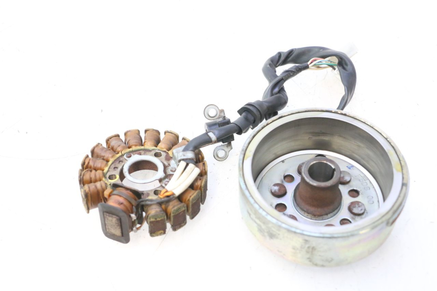 photo de ROTOR STATOR YAMAHA YP MAJESTY 125 (2002 - 2006) - Zoom auf Komponenten