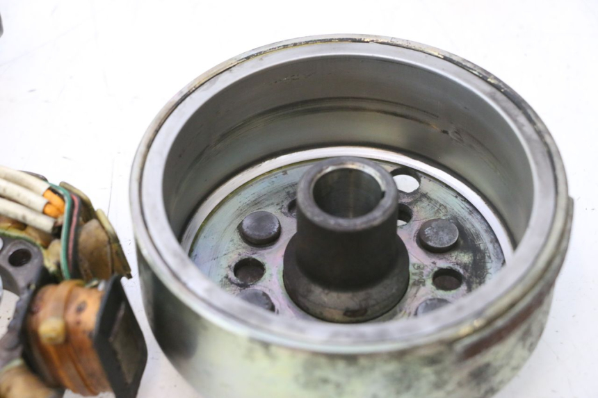 photo de ROTOR STATOR YAMAHA YP MAJESTY 125 (1998 - 2001) - Weitere Ansicht des Artikels