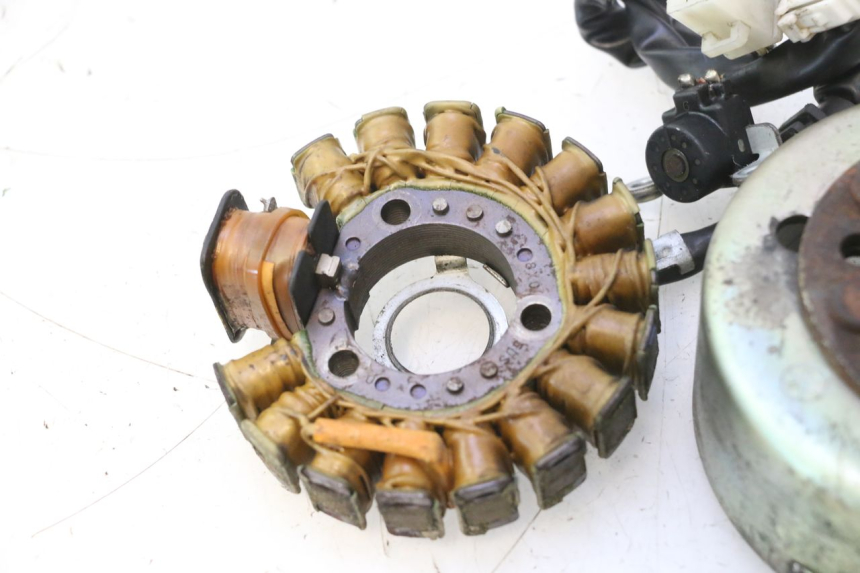photo de ROTOR STATOR YAMAHA YP MAJESTY 125 (1998 - 2001) - Ergänzendes Produktfoto