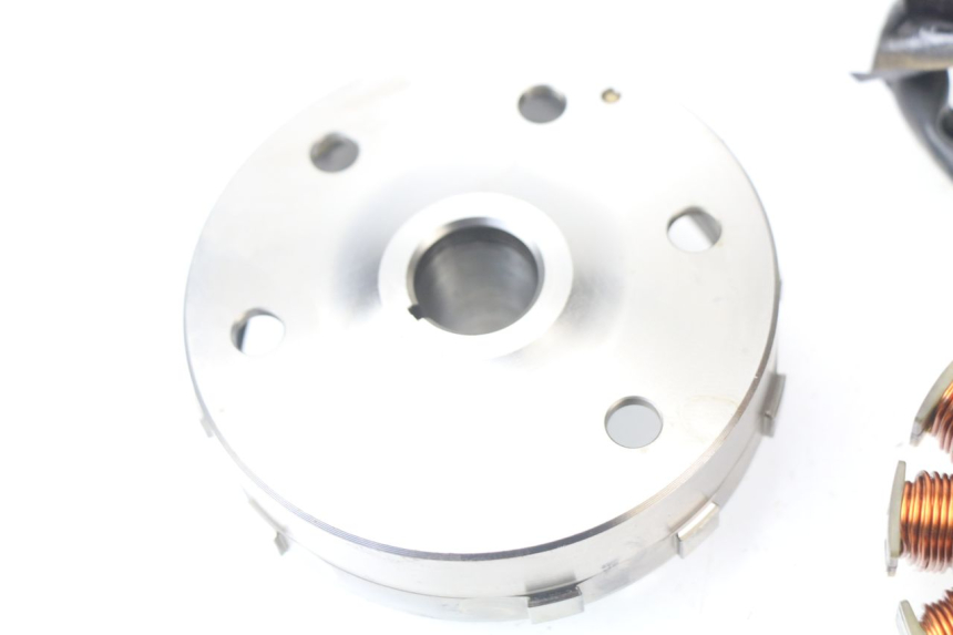 photo de LICHTMASCHINE YAMAHA YZF YZ-F 450 (2018 - 2021) - Kennzeichnungen und Originalreferenzen