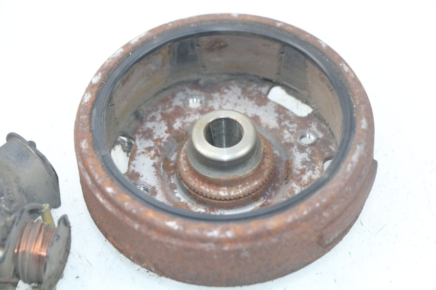 photo de ROTOR STATOR PEUGEOT ZENITH 50 (1994 - 1999) - Details der Befestigungspunkte