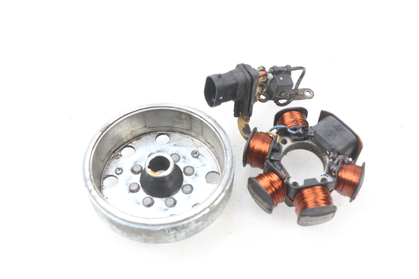 photo de ROTOR STATOR PIAGGIO ZIP 2T 50 (2009 - 2019) - Alternative Perspektive